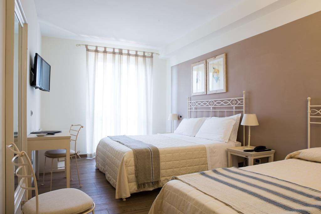 Hotel Giardino Suites And Spa - Numana Quarto foto