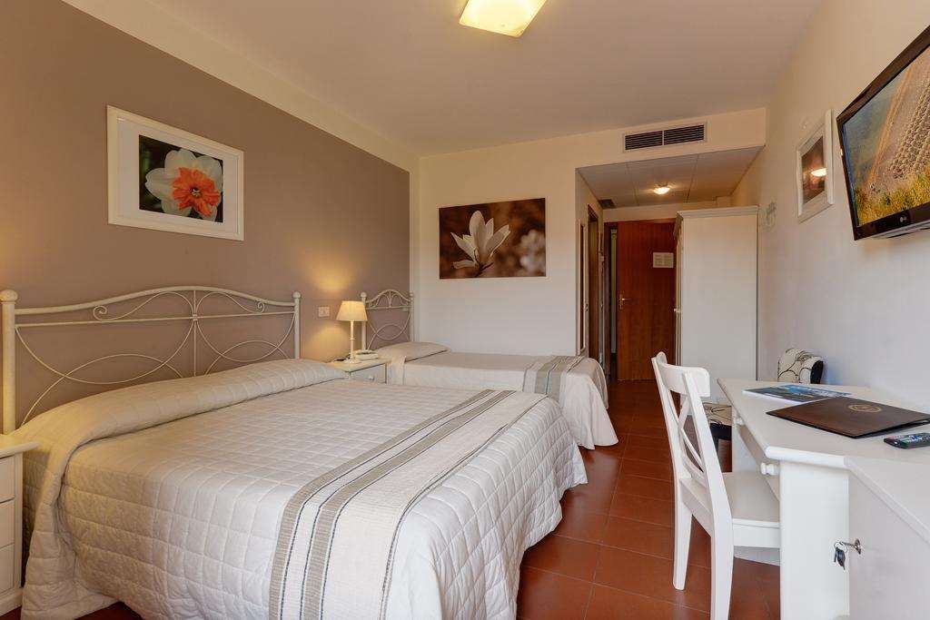 Hotel Giardino Suites And Spa - Numana Quarto foto