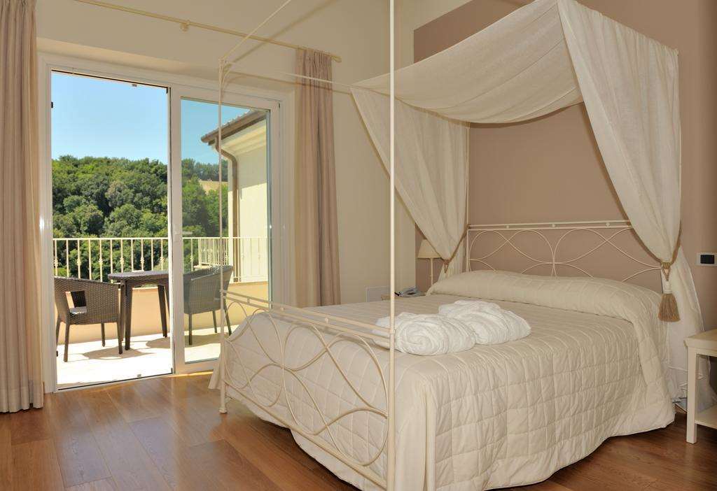 Hotel Giardino Suites And Spa - Numana Quarto foto