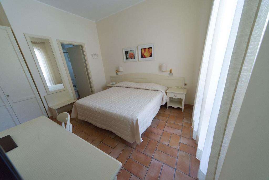 Hotel Giardino Suites And Spa - Numana Quarto foto