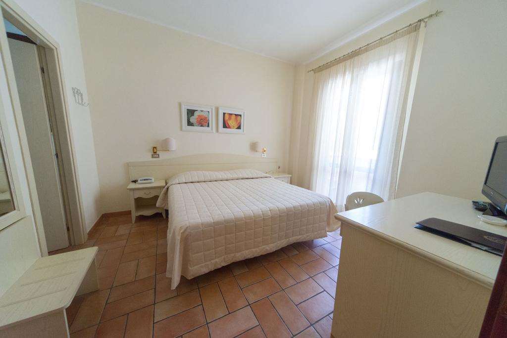 Hotel Giardino Suites And Spa - Numana Quarto foto